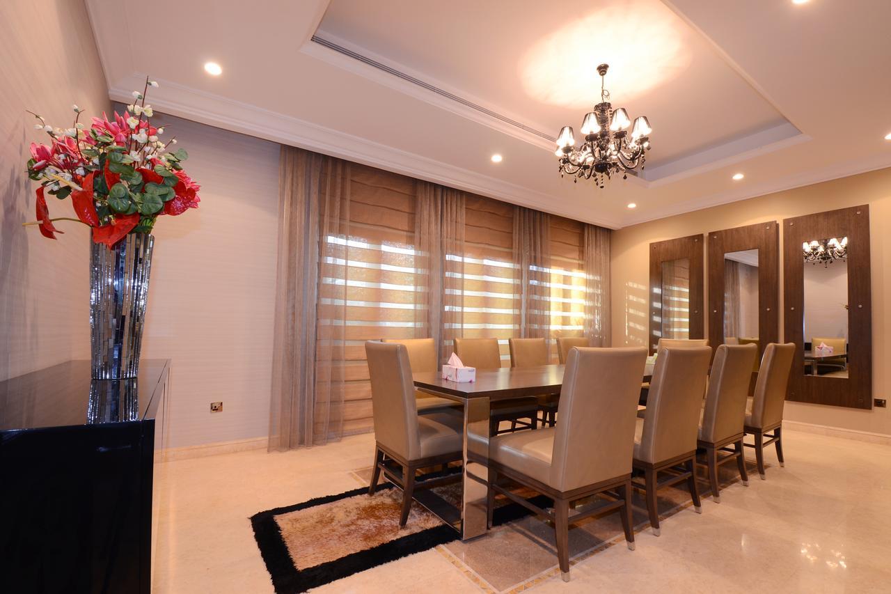 Six Bedroom Palm Jumeirah Villa