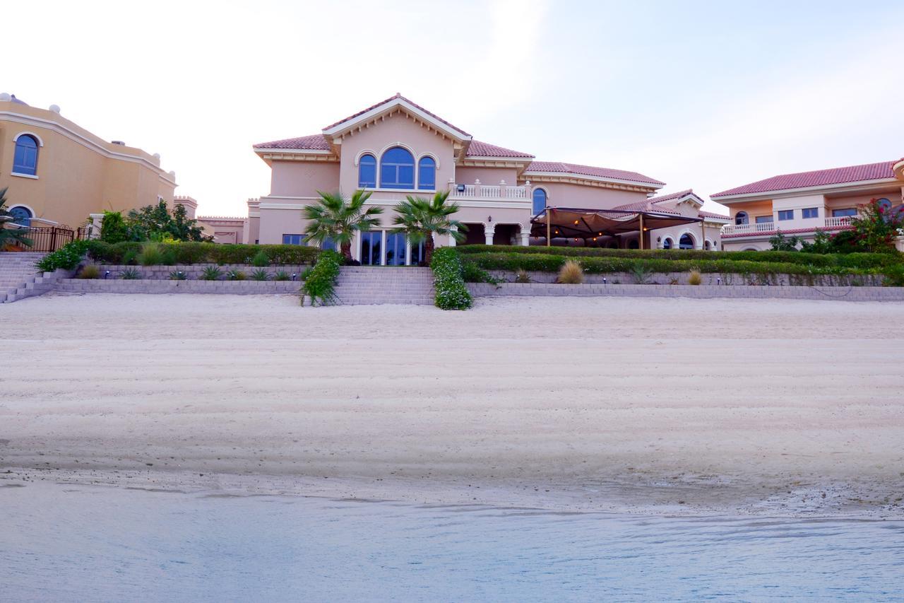 Six Bedroom Palm Jumeirah Villa *