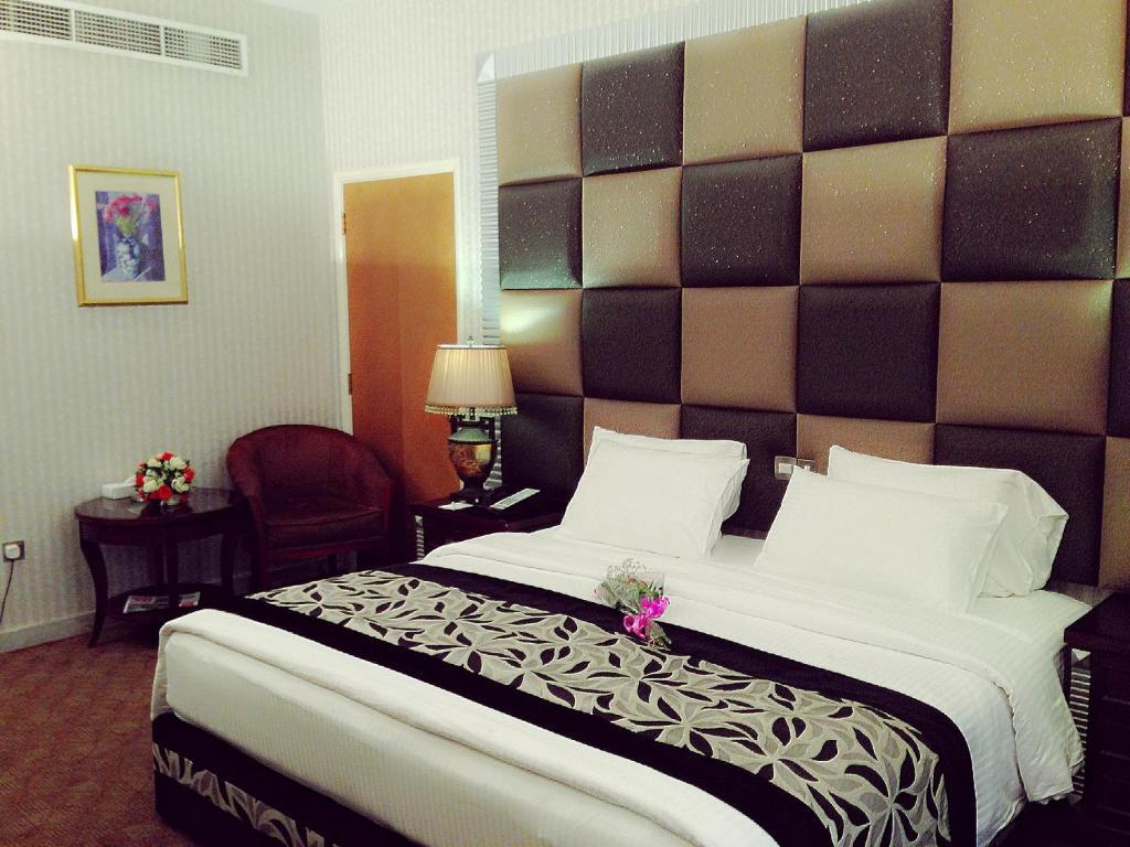 Abjad Grand 4*