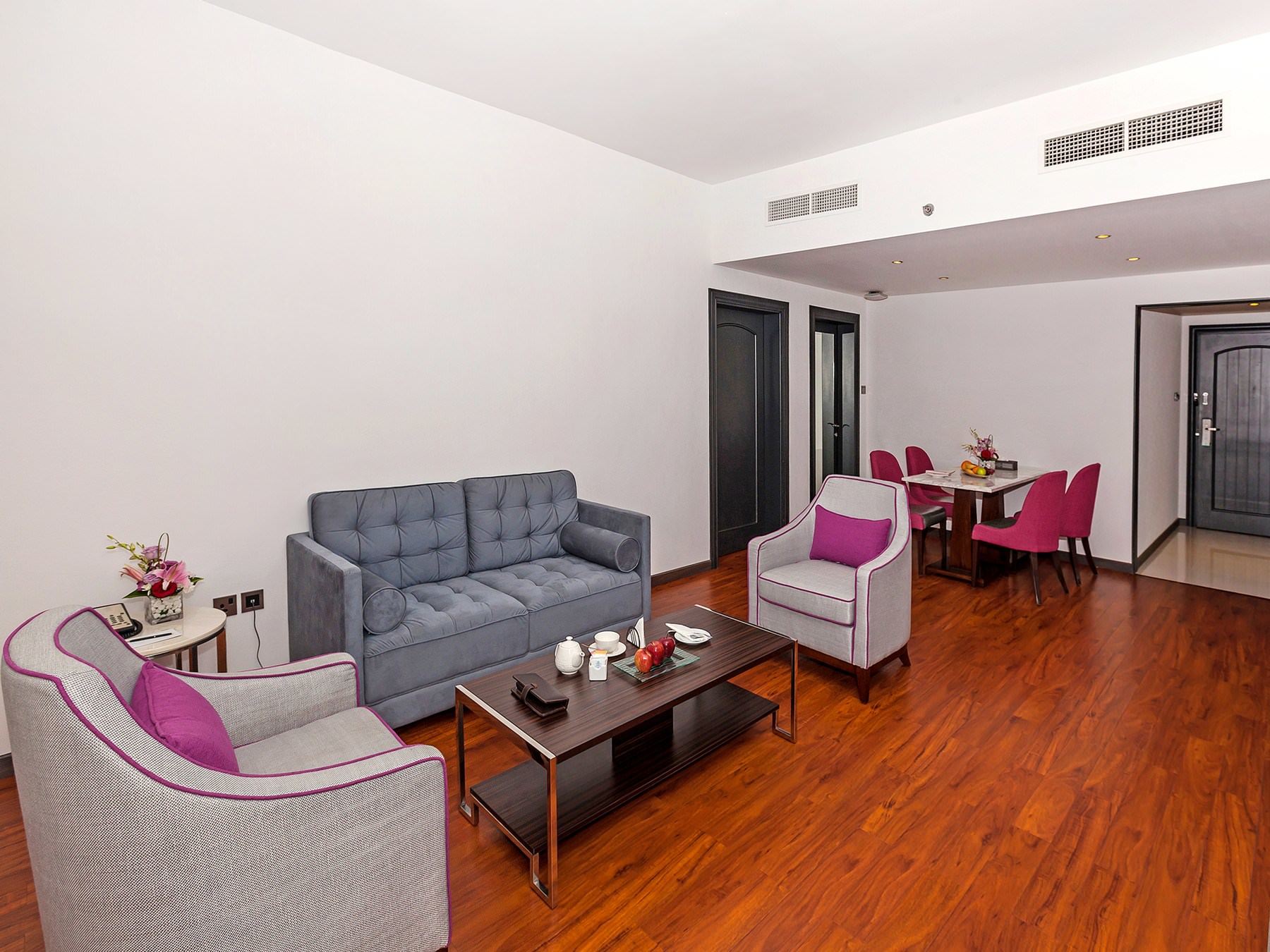 Howard Johnson Plaza By Wyndham Deira 4* Dubai