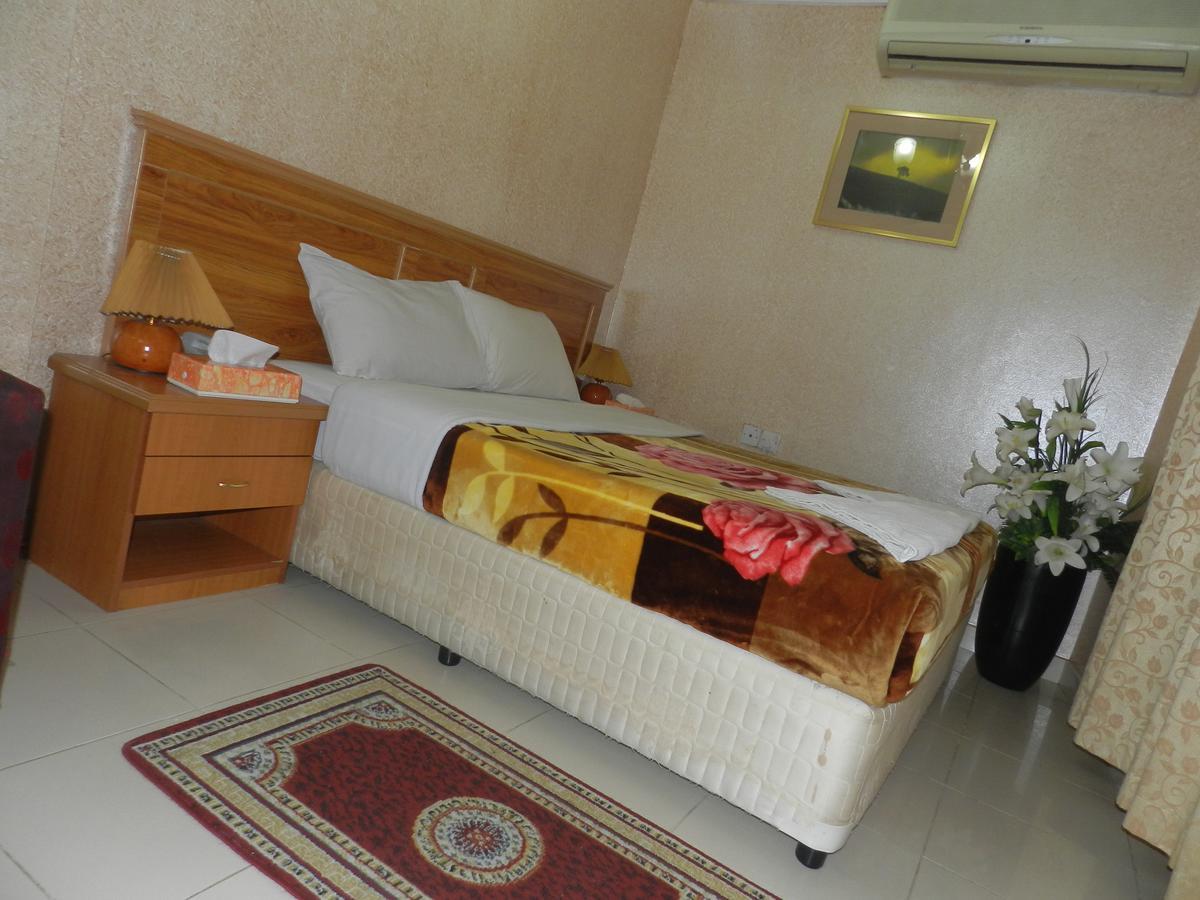 Hotel Green Sea *