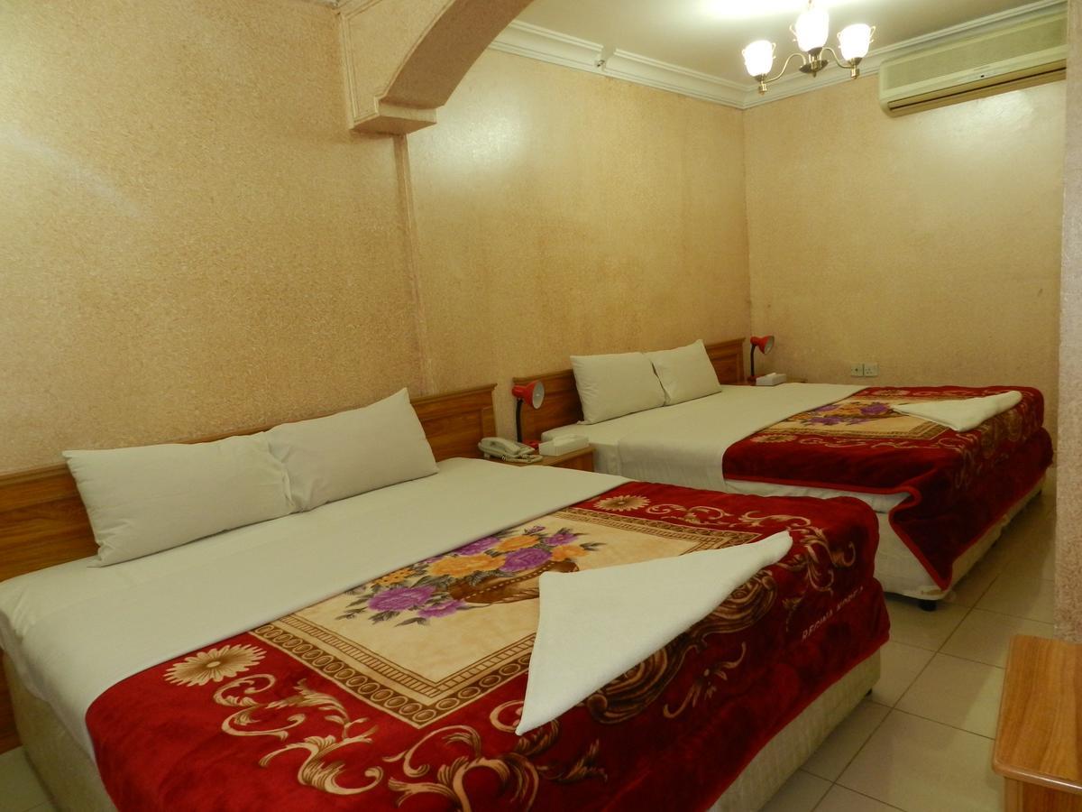 Hotel Green Sea *