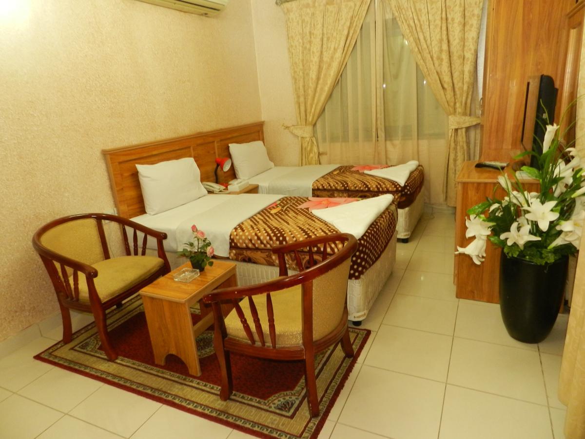 Hotel Green Sea *
