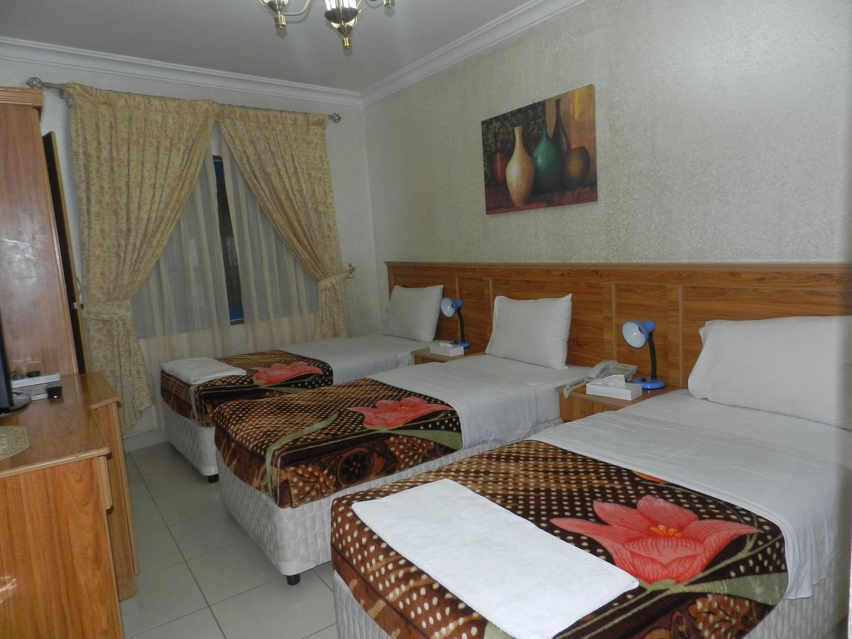 Hotel Green Sea *