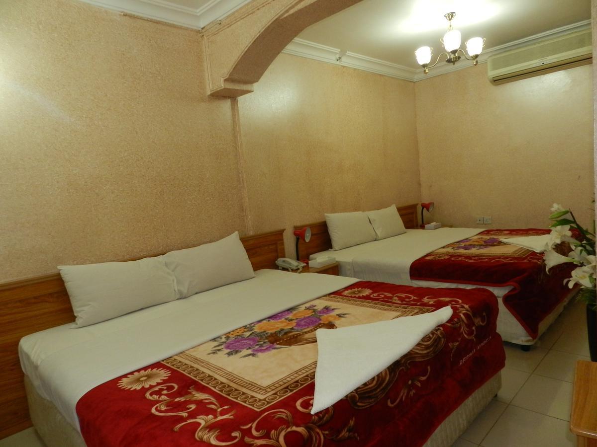 Hotel Green Sea *