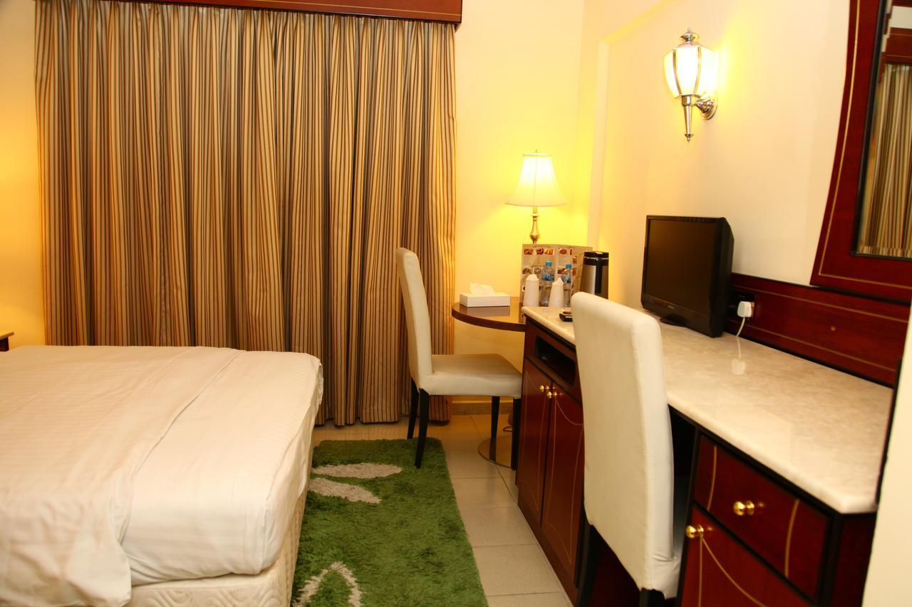 Saffron Hotel 2*