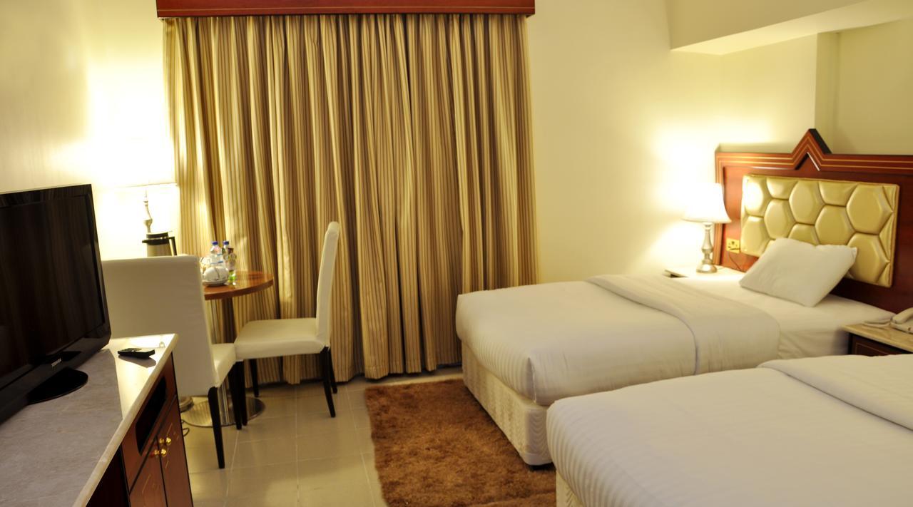 Saffron Hotel 2*