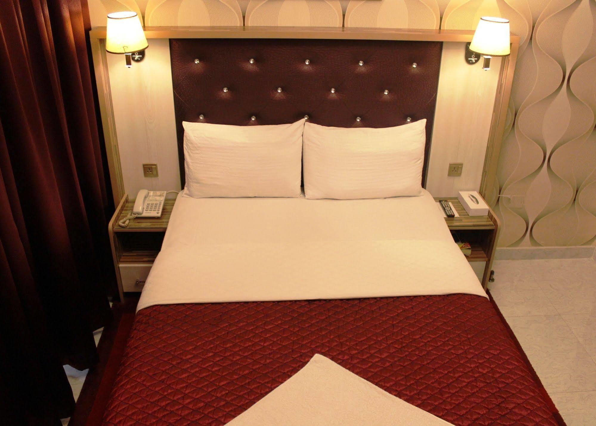 Sutchi Hotel *
