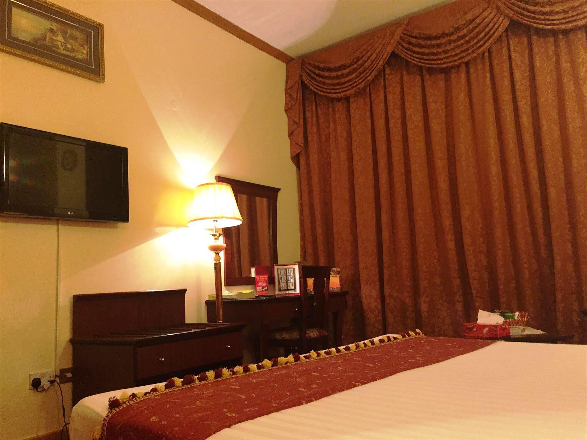 Hotel Kings Square Llc
