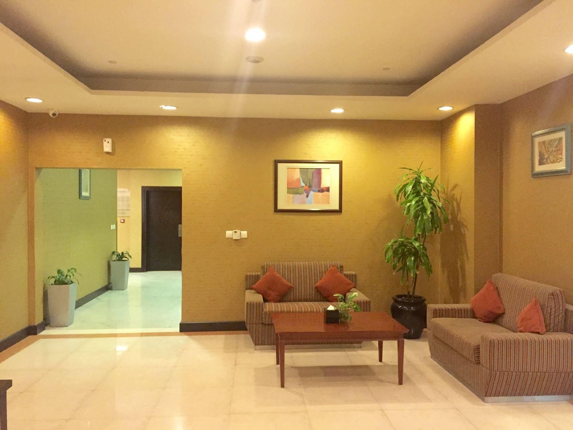 Star Metro Deira Aparthotel 4*