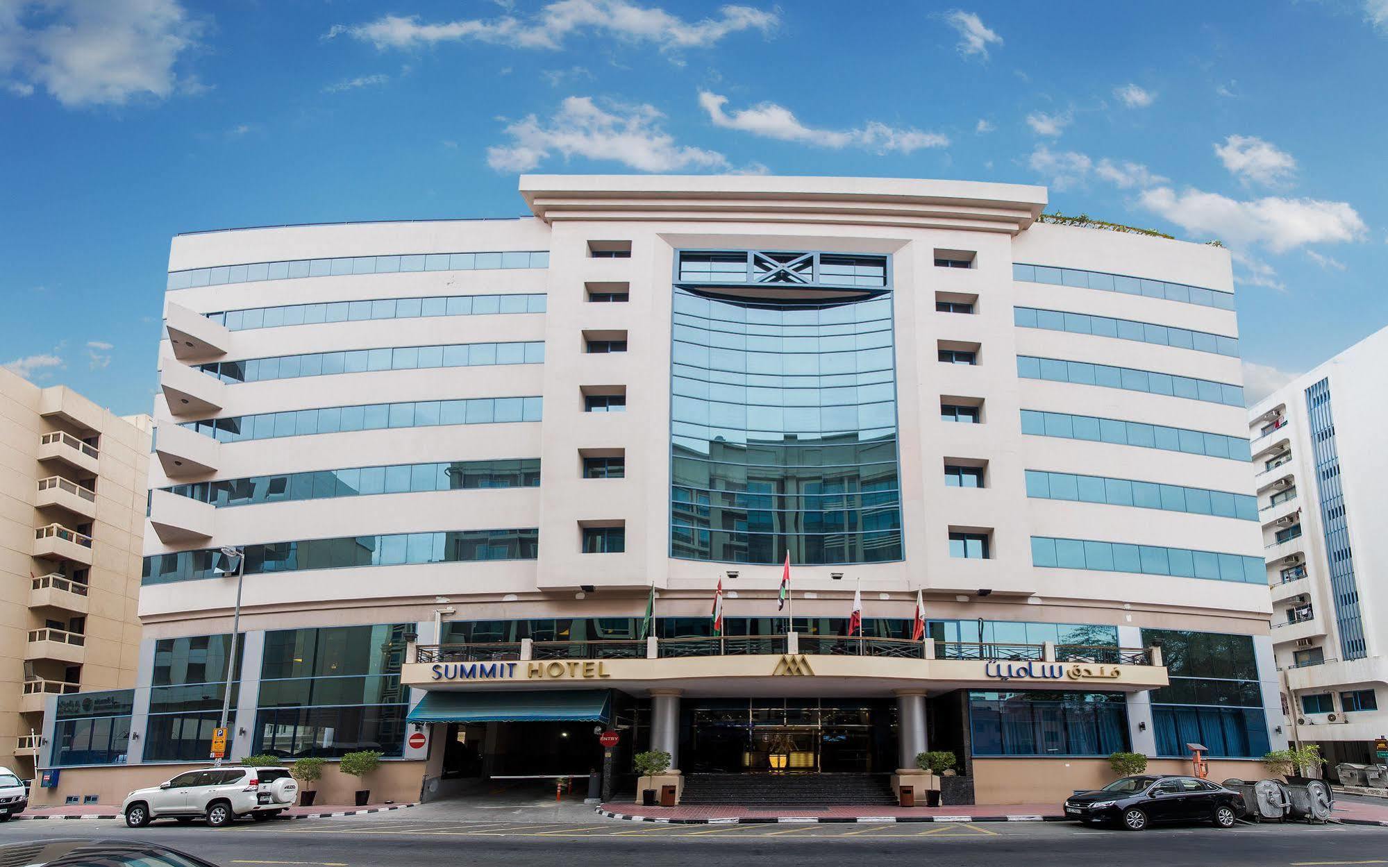 Landmark Summit Hotel