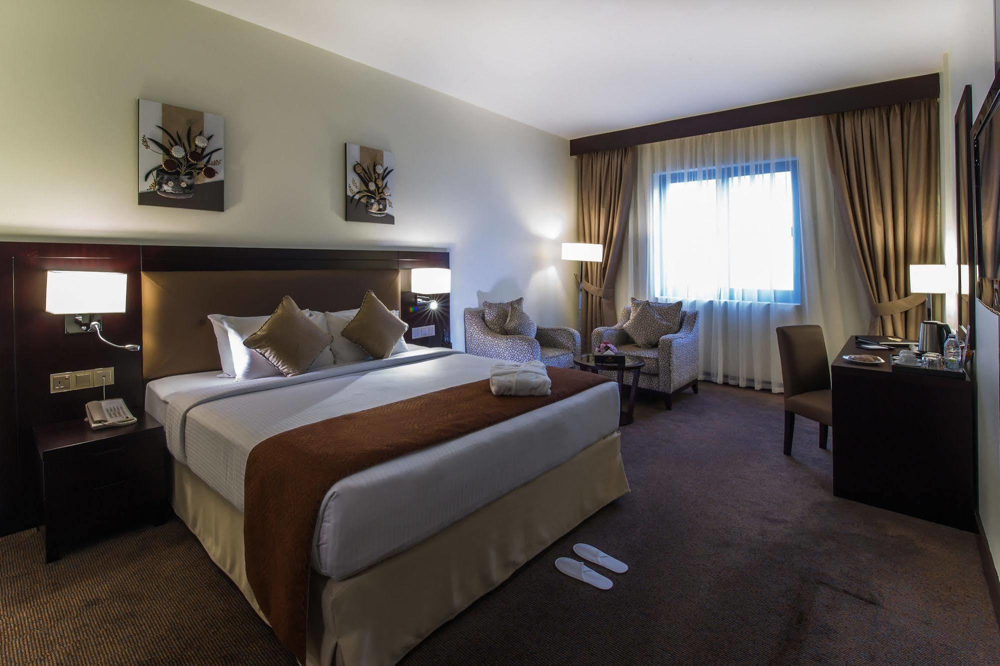 Hotel Landmark Summit 4*