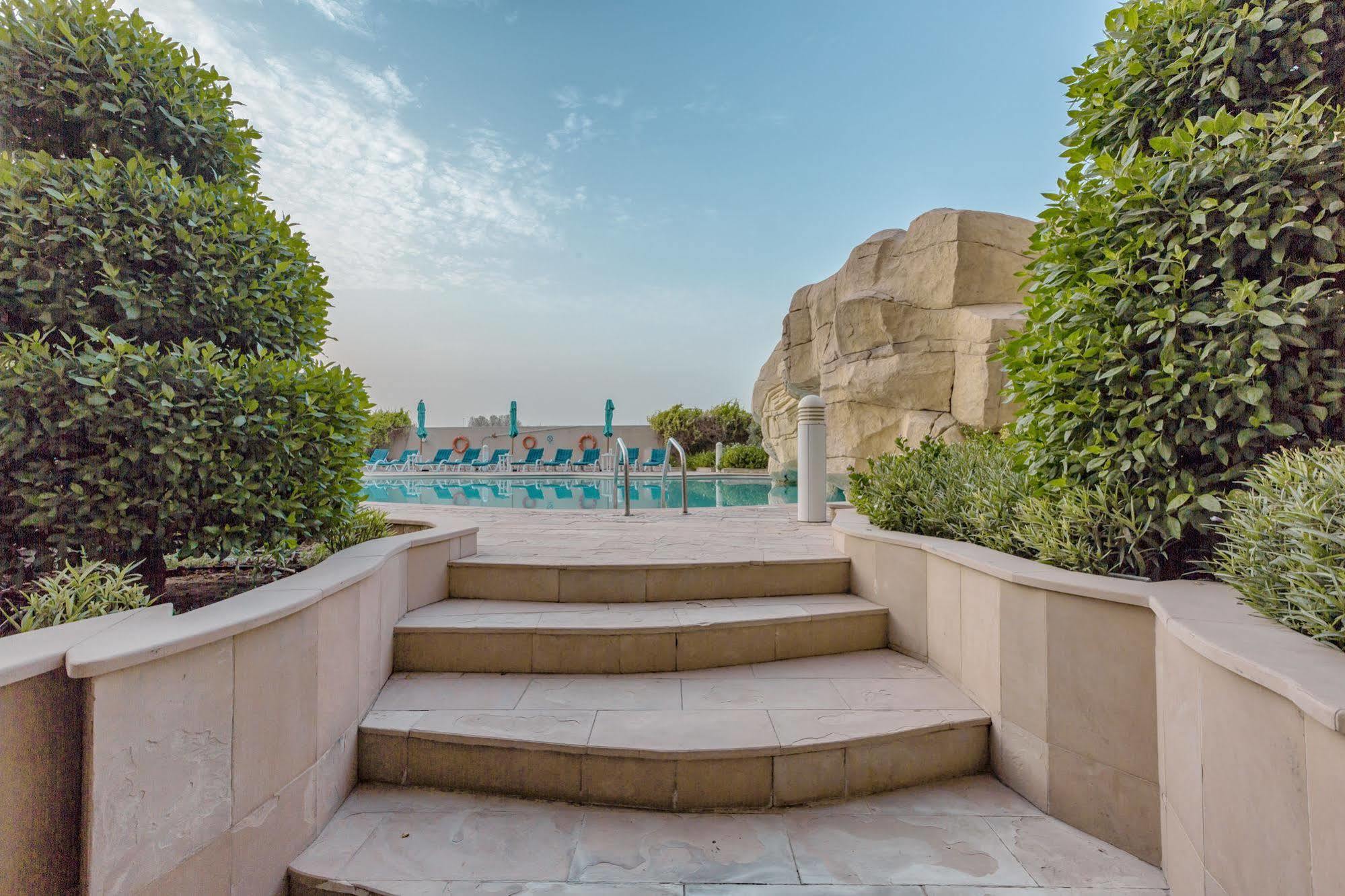 Park Dubai, An Edge By Rotana Aparthotel