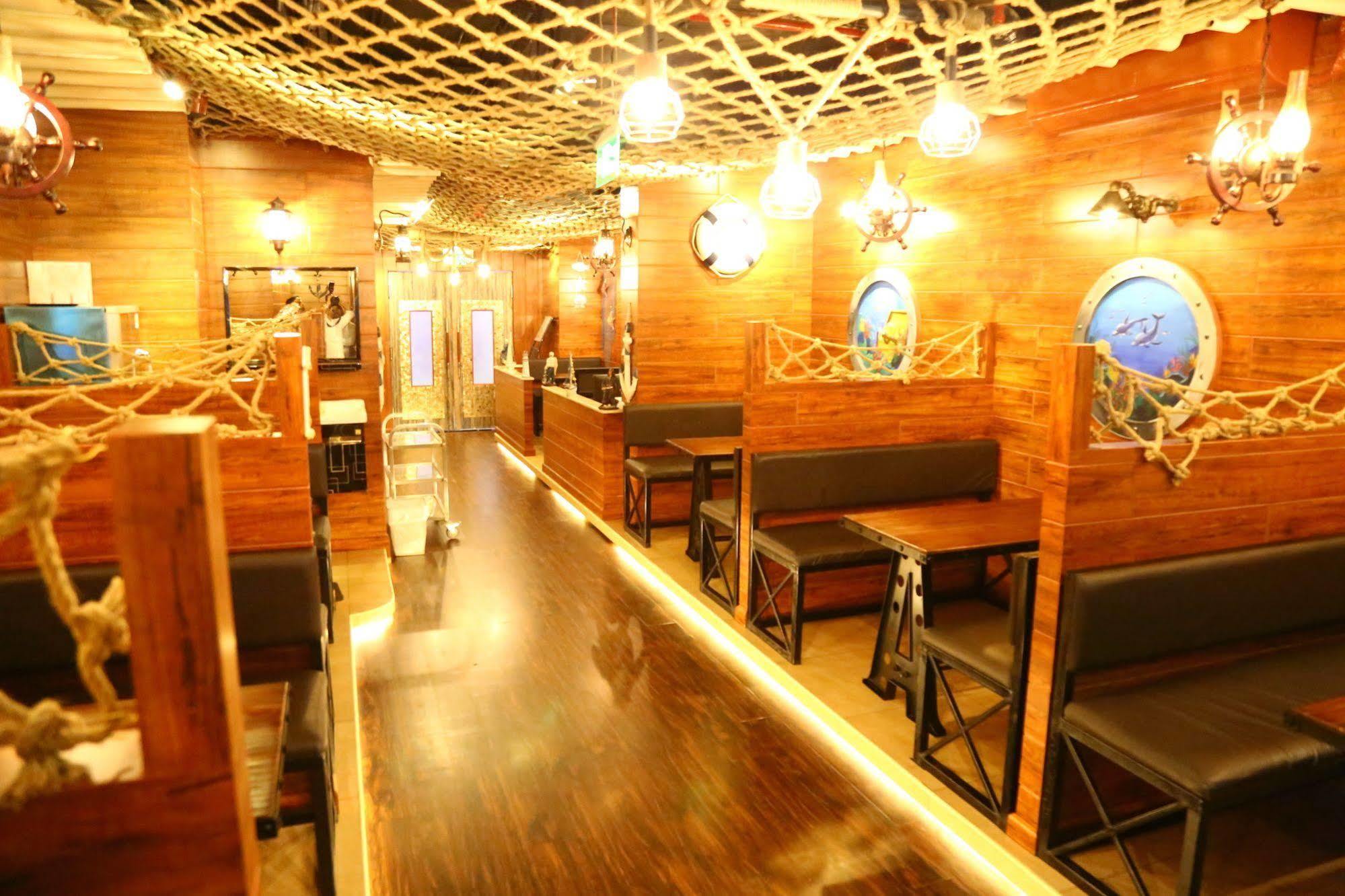 Hotel Golden Square Hotel Apartments Dubai