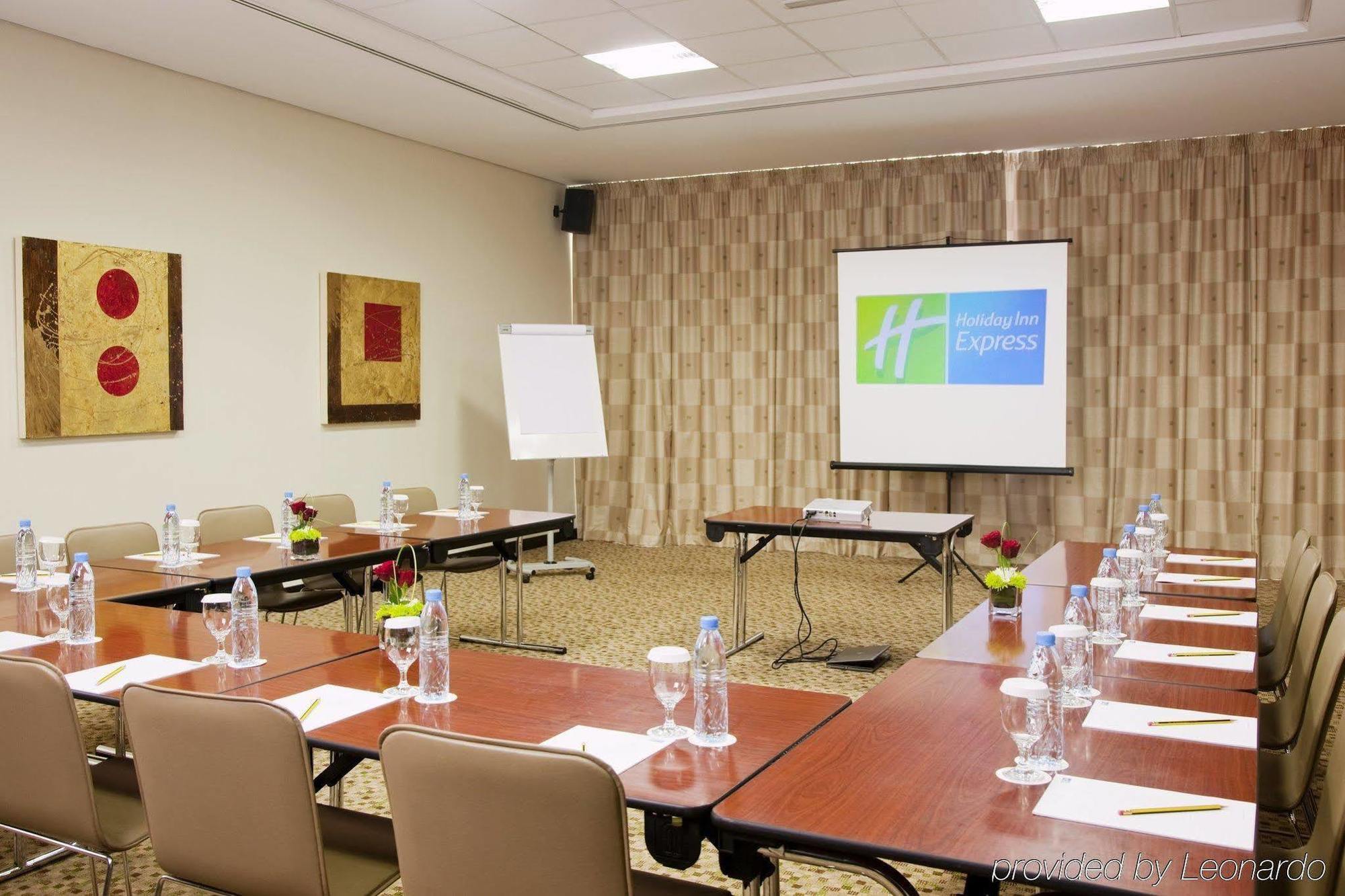 Hotel Express Internet By Ihg Dubai