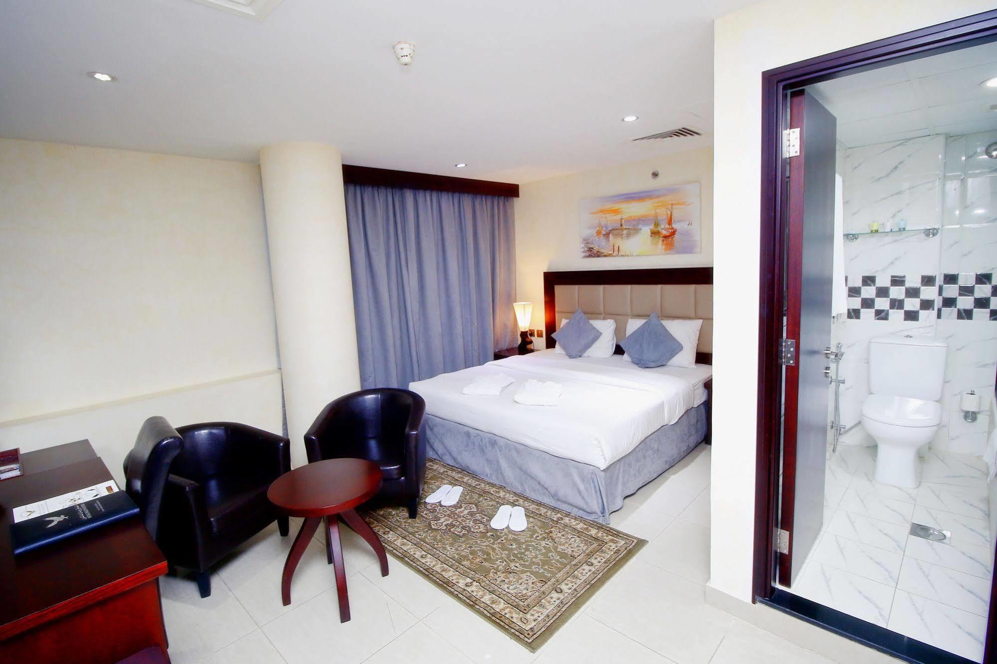 Royal Falcon 3*