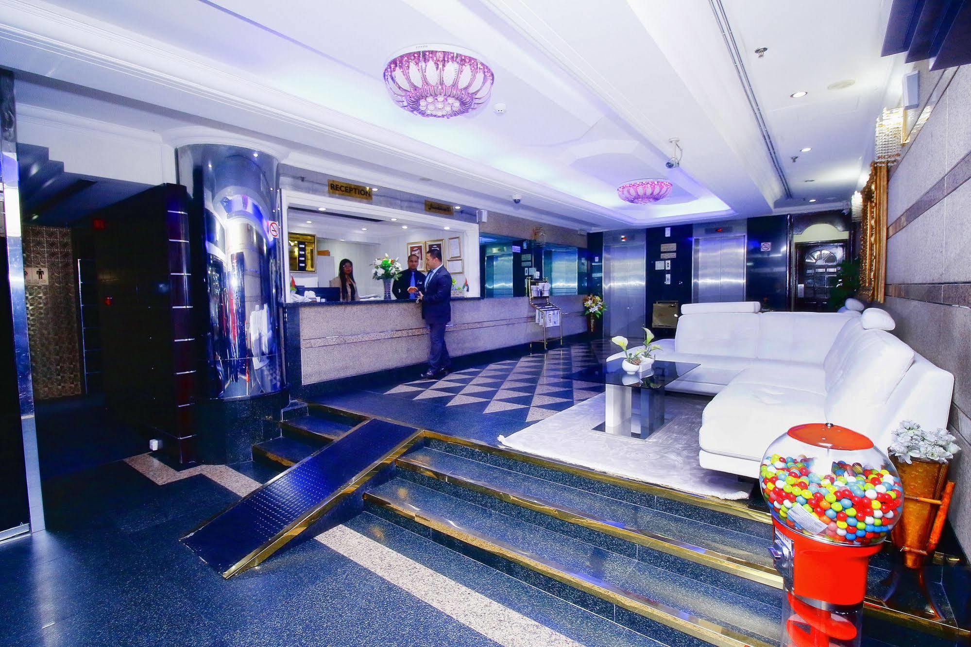 Royal Falcon 3*