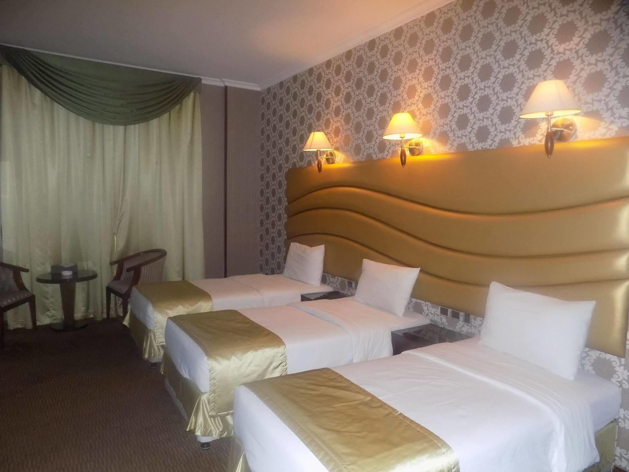 Kings Park Otel 3*