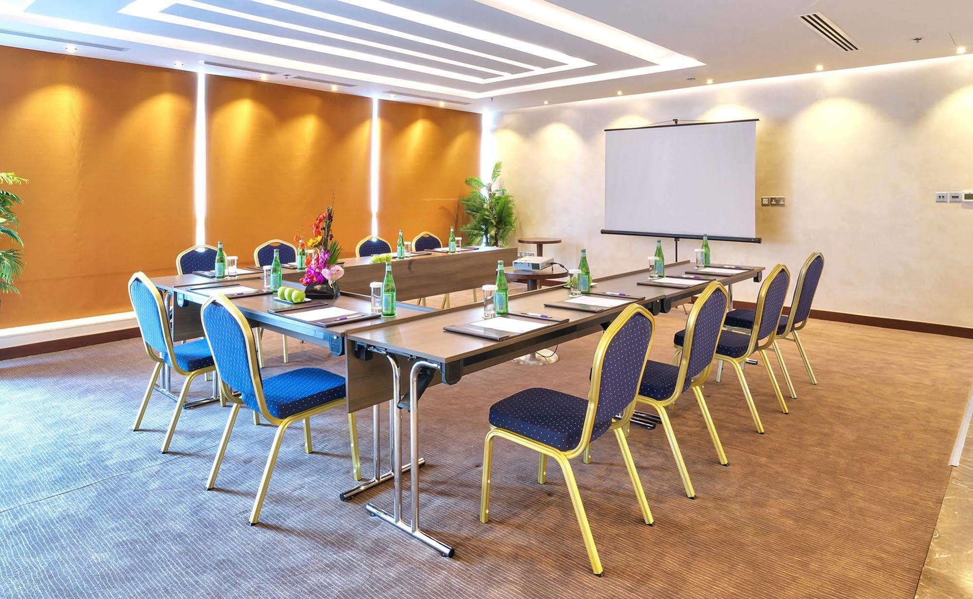 Aparthotel Dusit Marina 4*