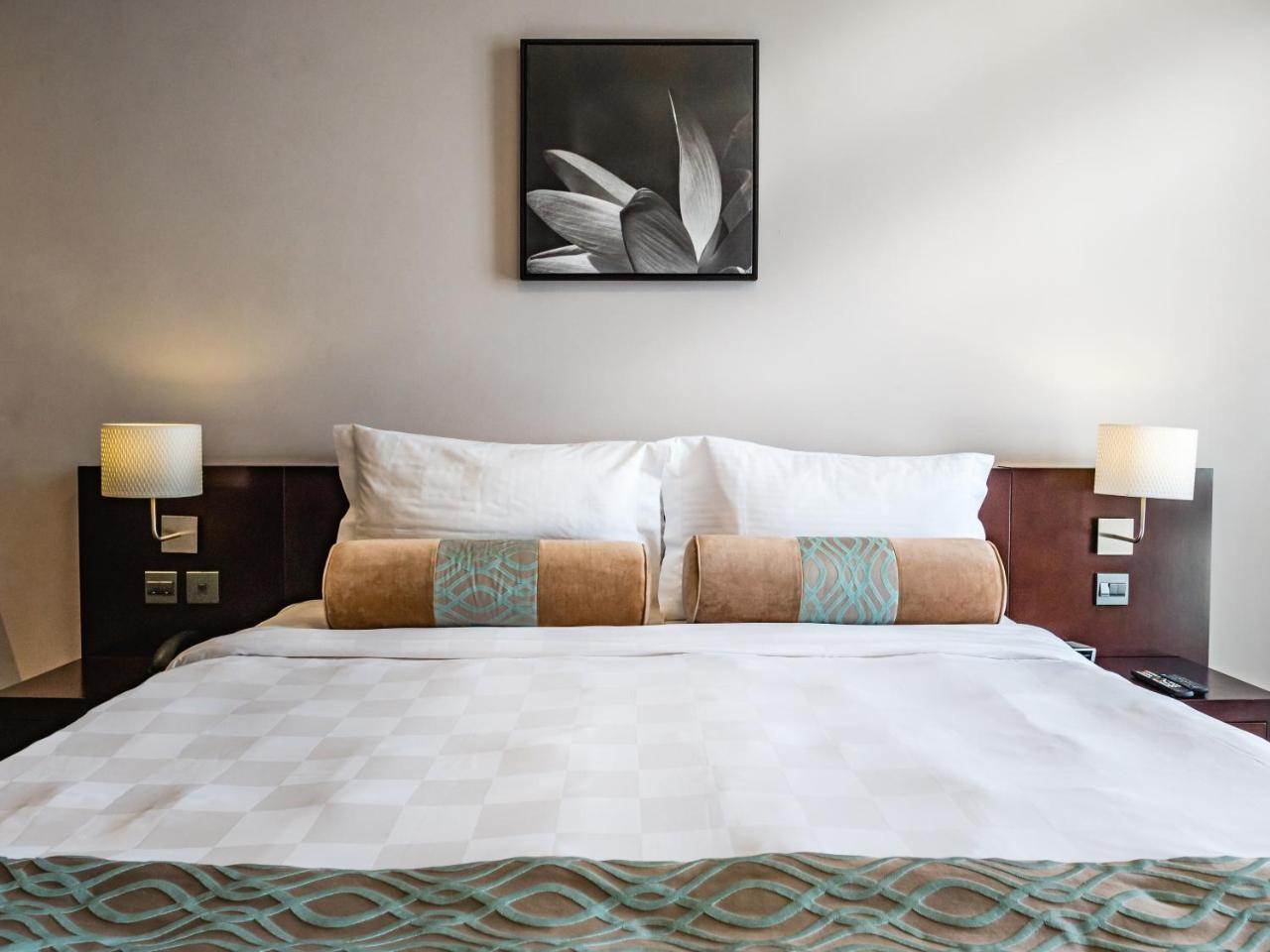 Apart Otel Signature And