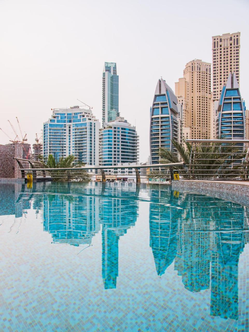 Signature And 4* Dubai