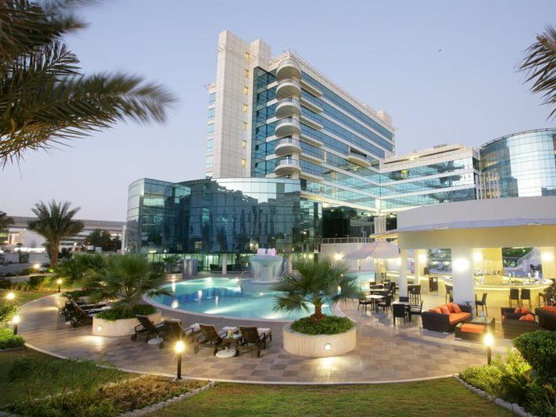 Hotel Millennium Airport 4*