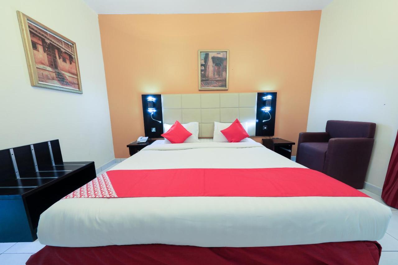 Aparthotel Oyo 123 Royal 2*