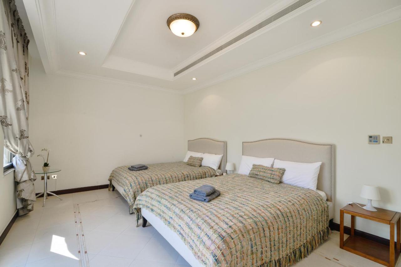 Short El Trio For Ten Villa Dubai