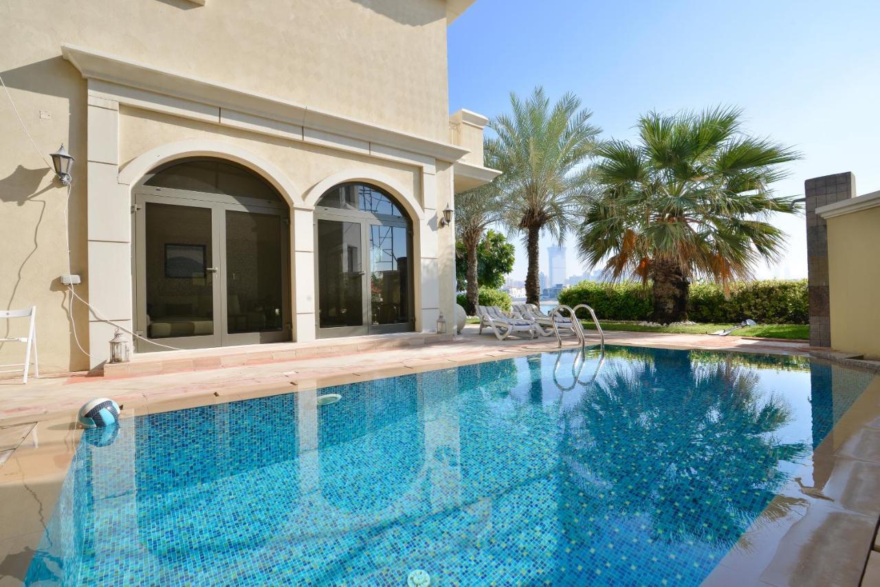 Short El Trio For Ten Villa Dubai