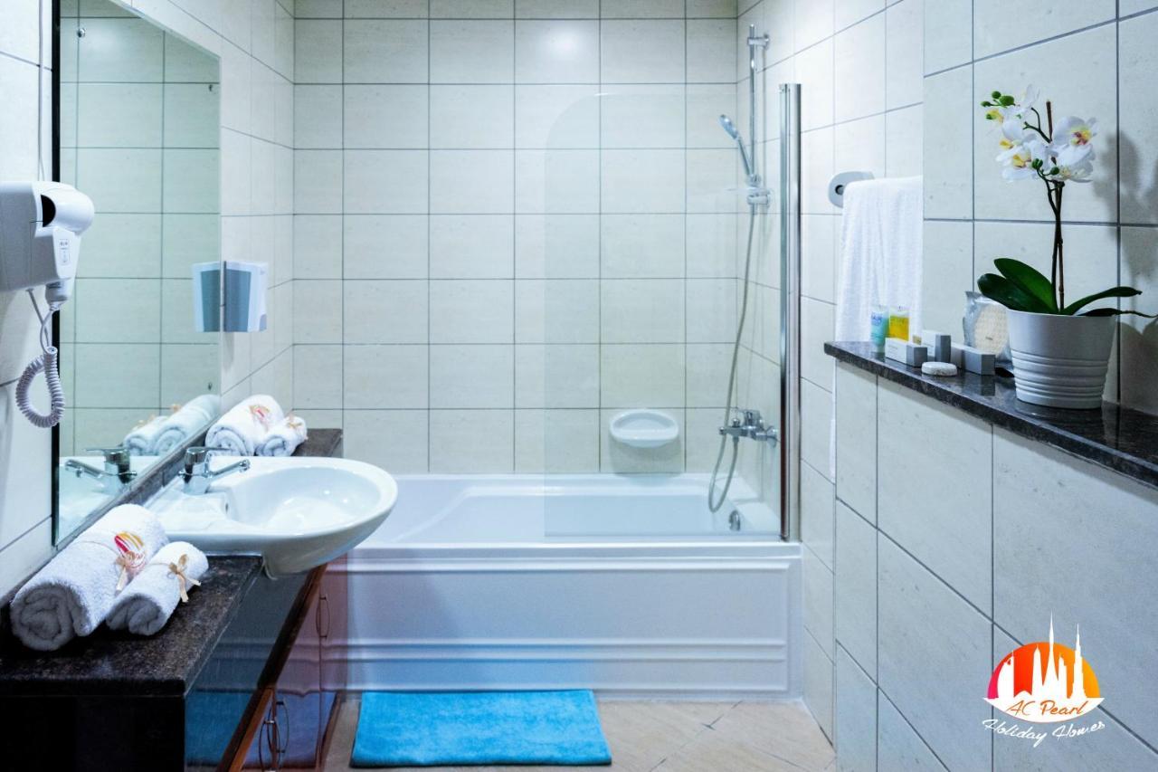Two Continents Holiday Homes - Arabian Nights With Sea Views - Free Airport Pick-up Over 5 Nights Dubai