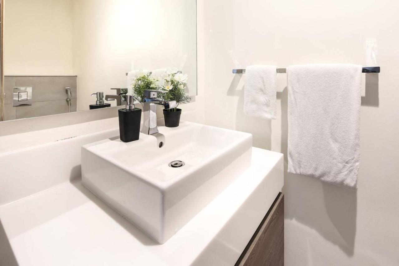 Frank Porter - Mada Residences *