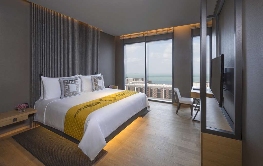 The Residences Caesars Palace Bluewaters Dubai