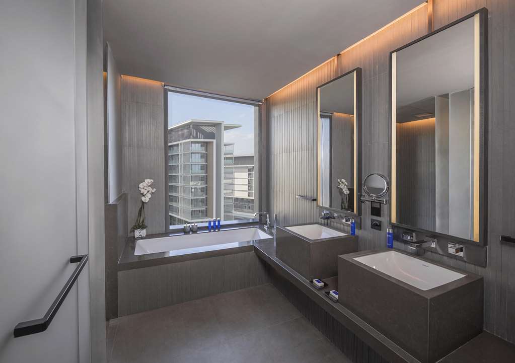 The Residences Caesars Palace Bluewaters 5*