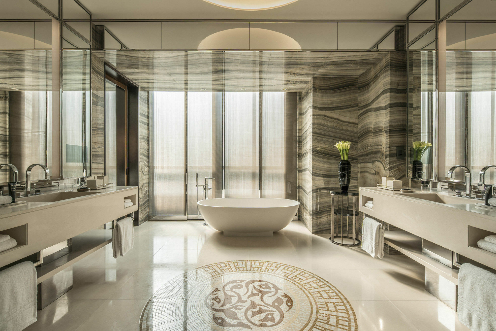 Otel Four Seasons International Financial Centre 5*