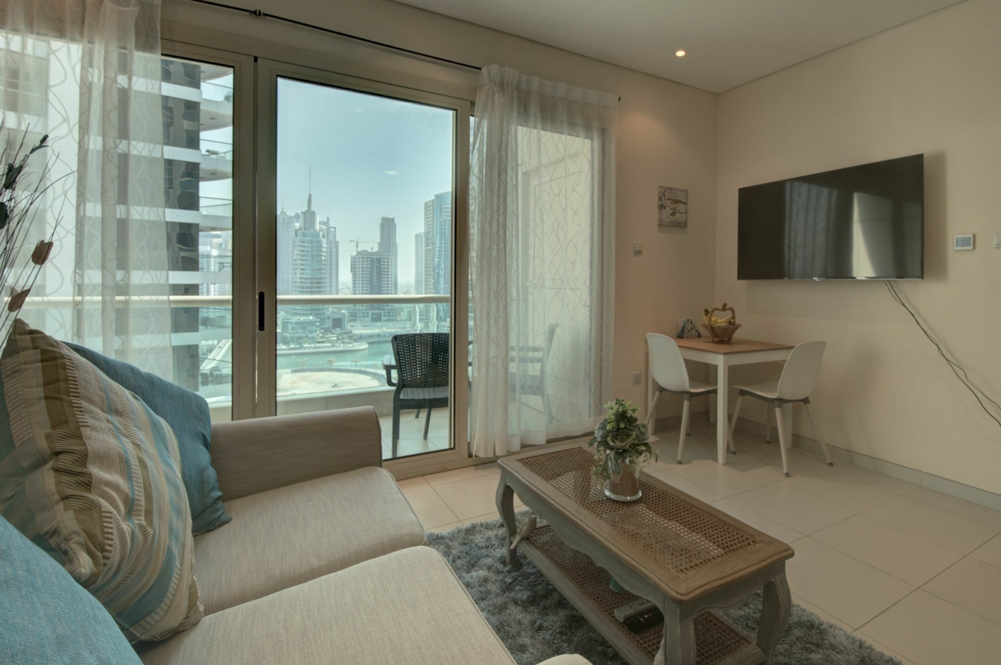 Royal Oceanic By Deluxe Holdiay Homes Apartment