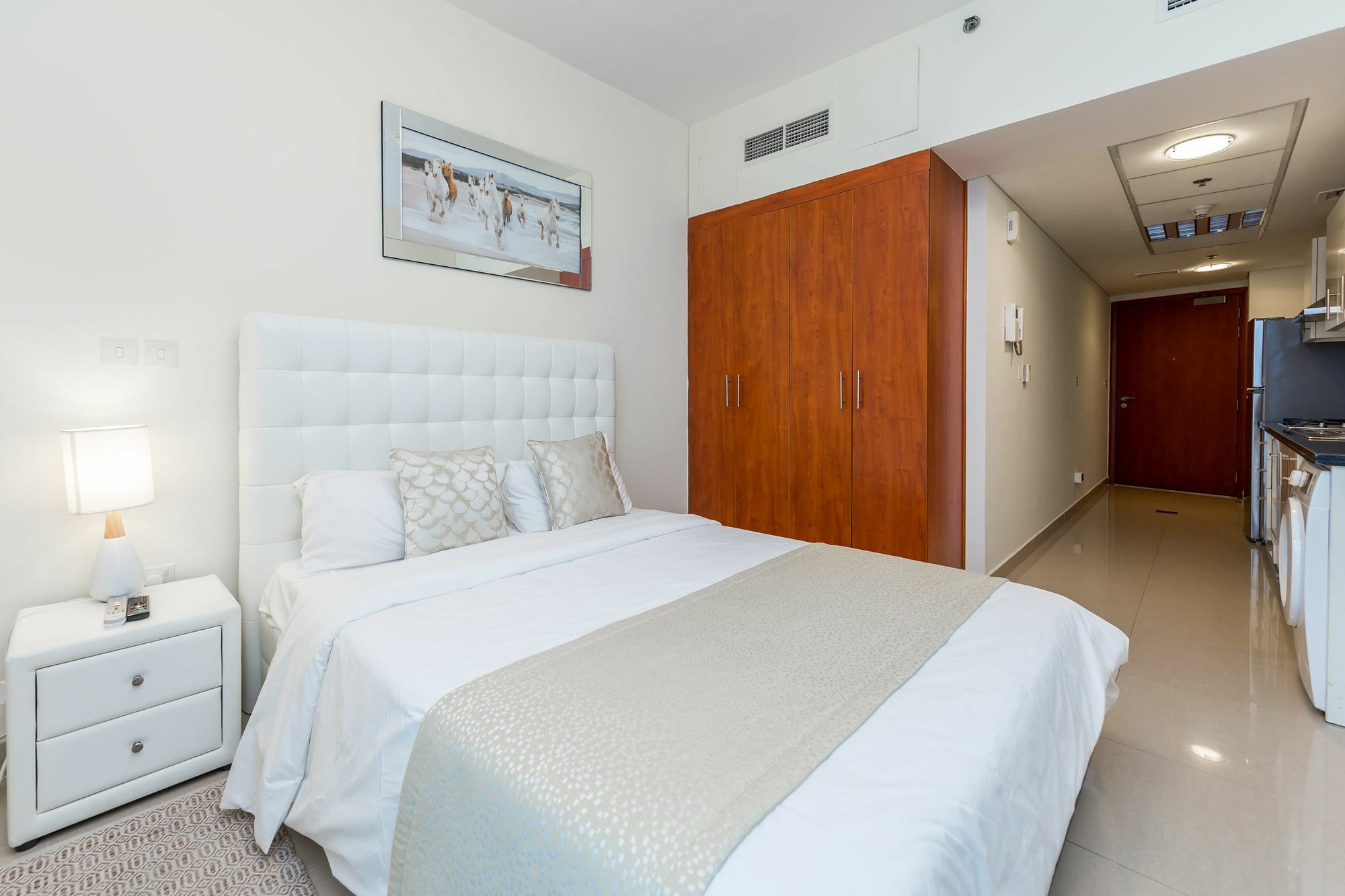 Park Towers By Deluxe Homes * Dubai
