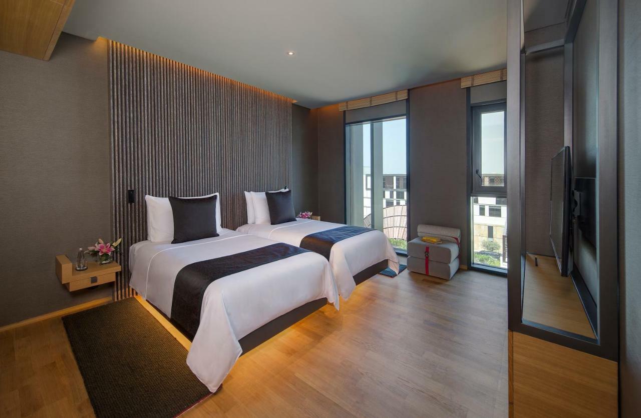 The Residences Caesars Palace Bluewaters 5*