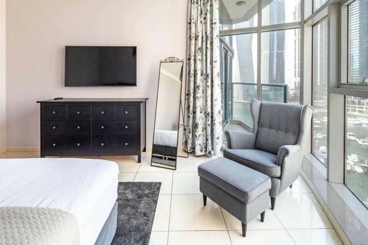 Frank Porter - Marinascape Apartment *
