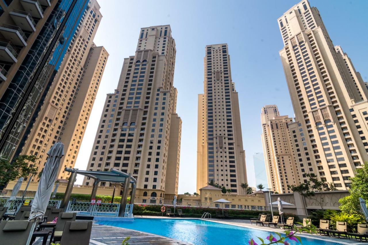 Apartment Homes *