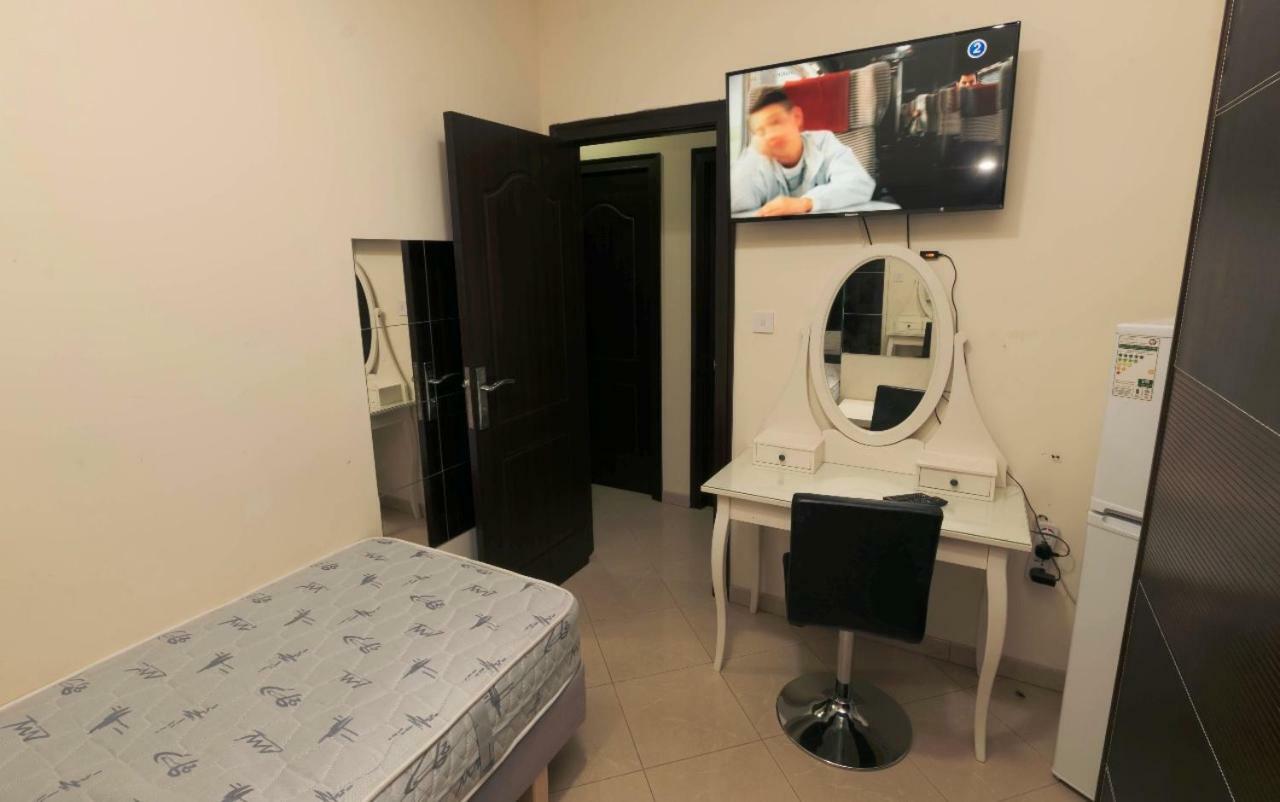 Nice Single Rooms For Girls In Dubai 305 * Dubai