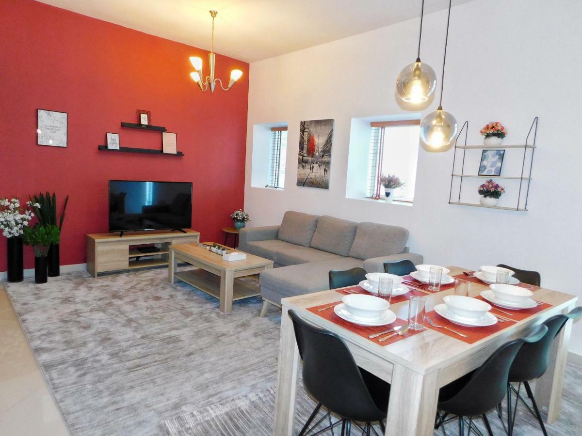 Luton - Continental, Marina Apartment *