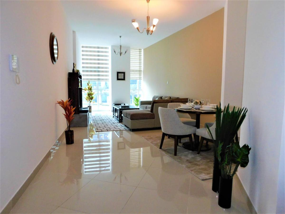 Luton - Continental, Marina Apartment *