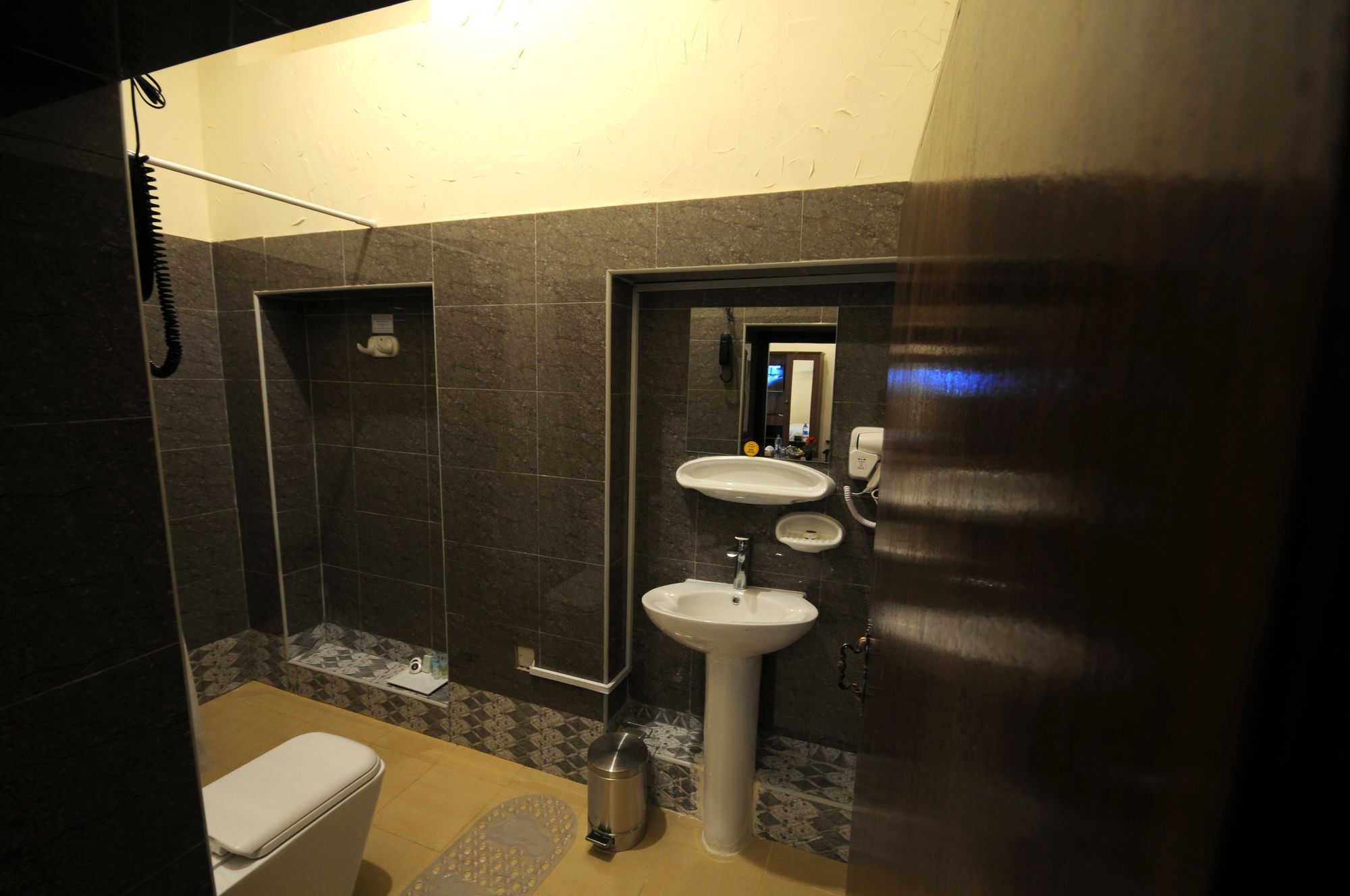 Capital O160 Lumbini Dream Garden Llc 2*