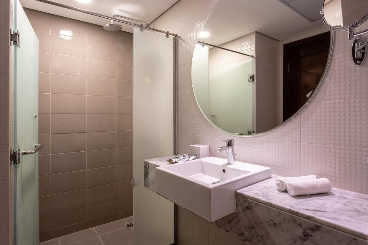 Aparthotel Leva And Suites, Opposite Downtown 4*