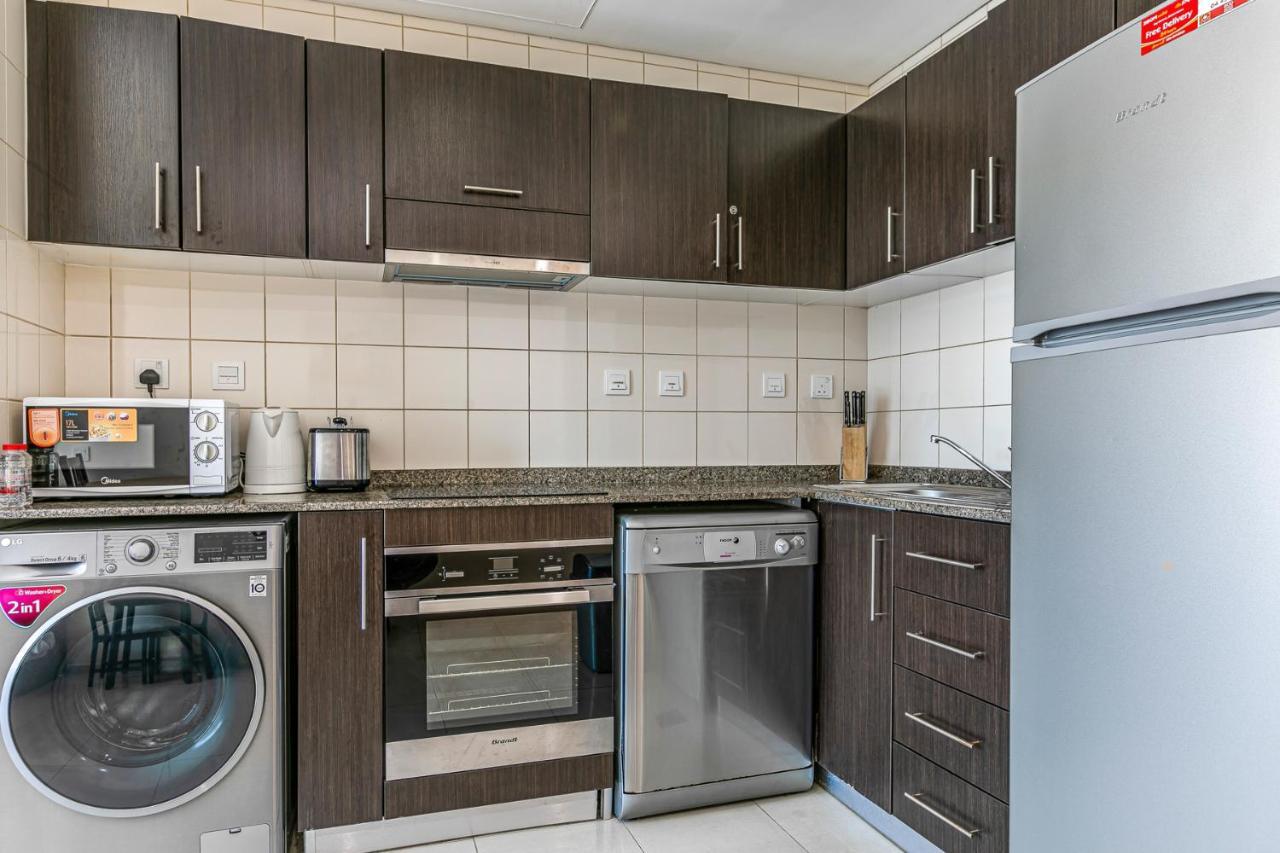 Dhh - Cozy And Bright Studio, Bay West Tower Apartment