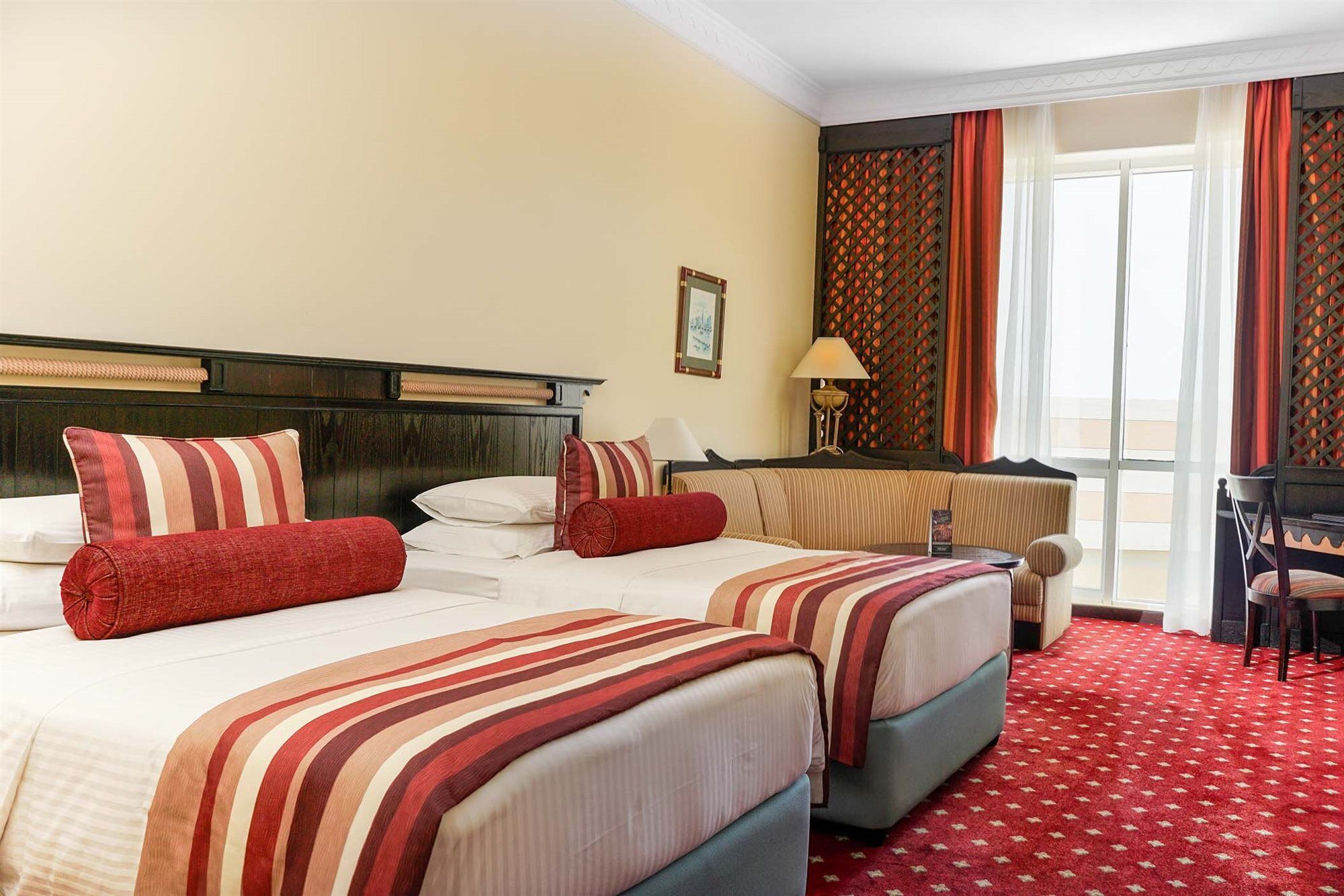 Hotel Millennium Airport 4*