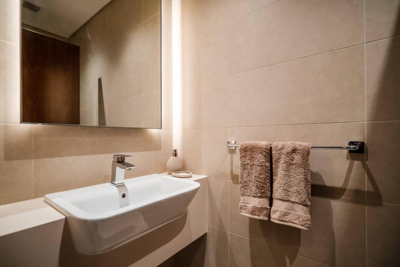 Luton Vacation Homes Marina Gate Tower 2 Apartment Dubai