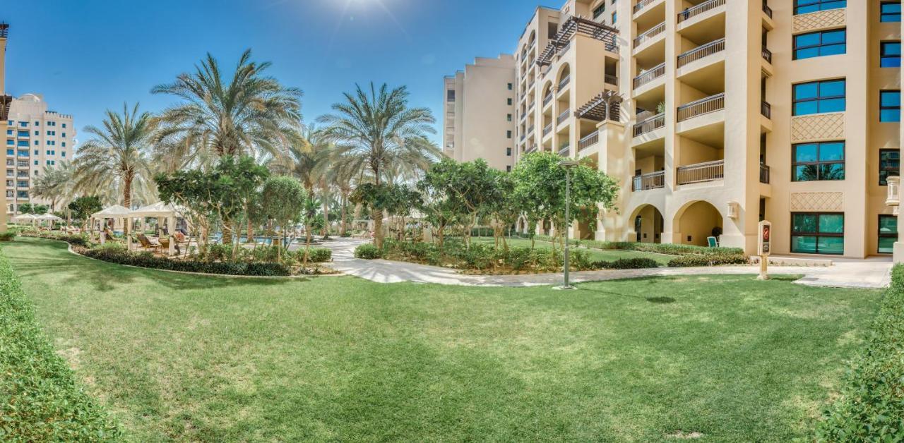 Spacious Family On The Palm Apartment