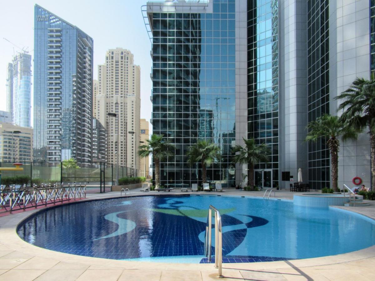 Apartment Frank Porter - Damac Waves Dubai