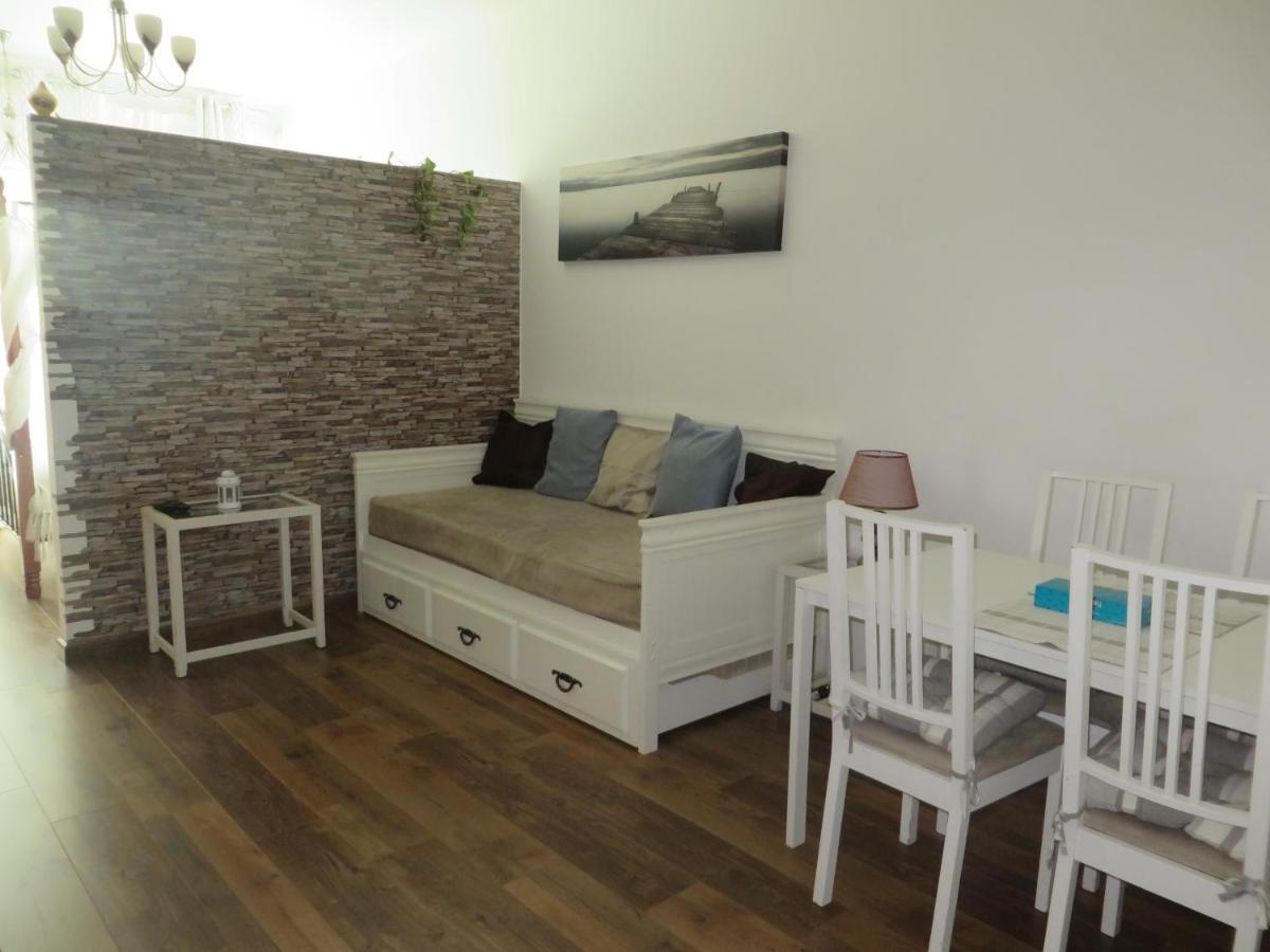Studio - Skycourts Apartment